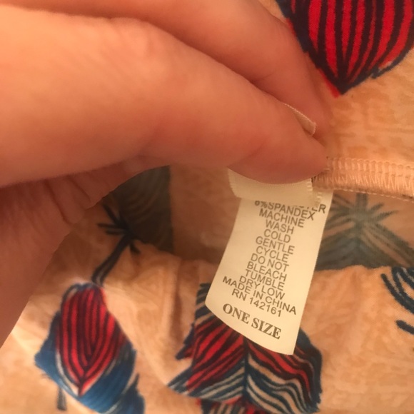 LuLaRoe Leggings Feather Print One Size - Picture 6 of 6